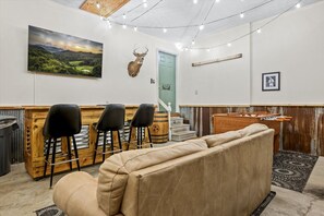 Interior - Smoky Arrow | Hot Tub • Game Room • 3 min to Dollywood (Sevierville)