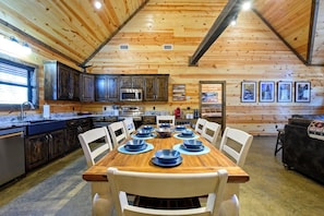 Dining - Blue Eagle 3+ Bedroom on 4 acres (broken bow)