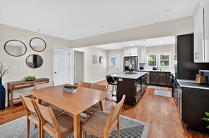 Dining - Grove Park Haven Sleeps 12, Large Backyard (Atlanta)