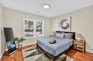 Iron/ironing board, WiFi, bed sheets - Grove Park Haven Sleeps 12, Large Backyard (Atlanta)