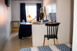 Silitysrauta/-lauta, Wi-Fi, vuodevaatteet