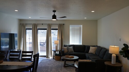 Modern Luxury Retreat Near Zion & Brian Head