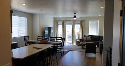 Modern Luxury Retreat Near Zion & Brian Head