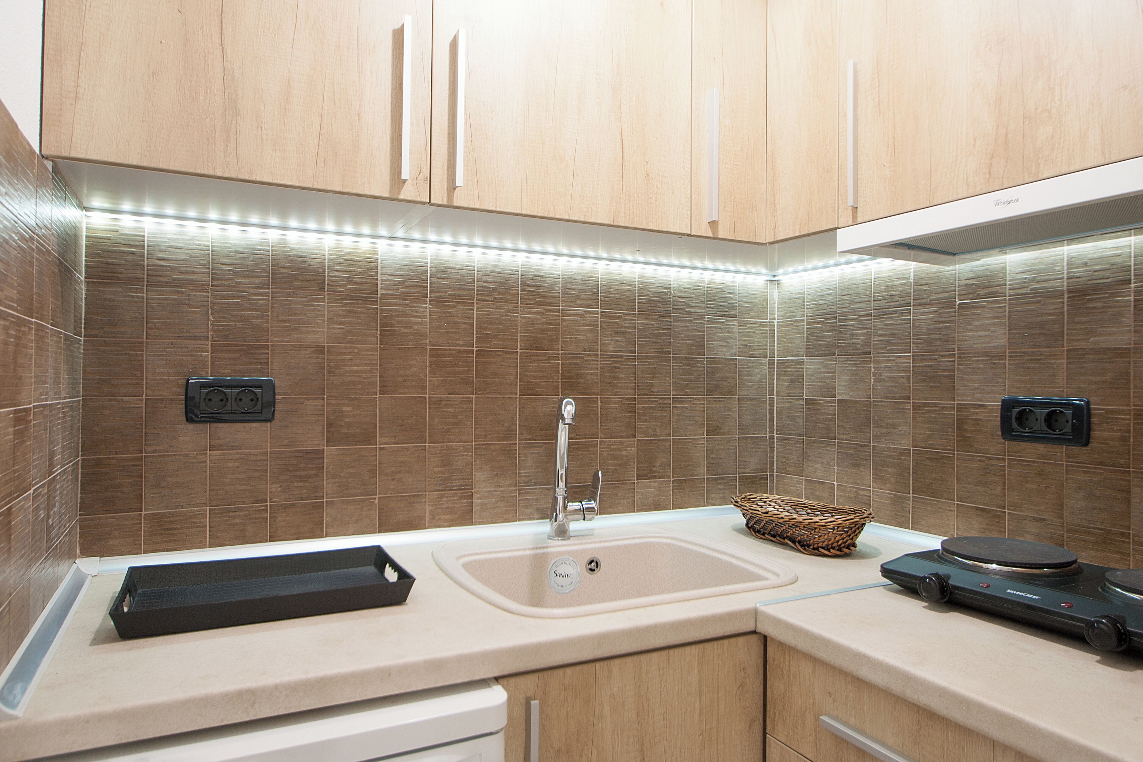 Deluxe Double Studio | Private kitchenette | Mini-fridge, cookware/dishes/utensils