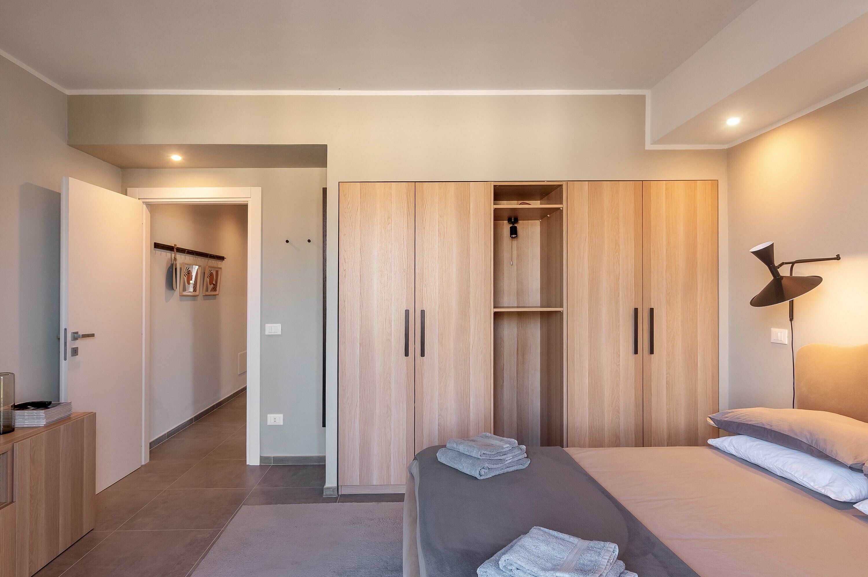 Planxa i posts de planxar, wifi i roba de llit 