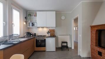 Frigorífic, microones, forn i placa de cuina