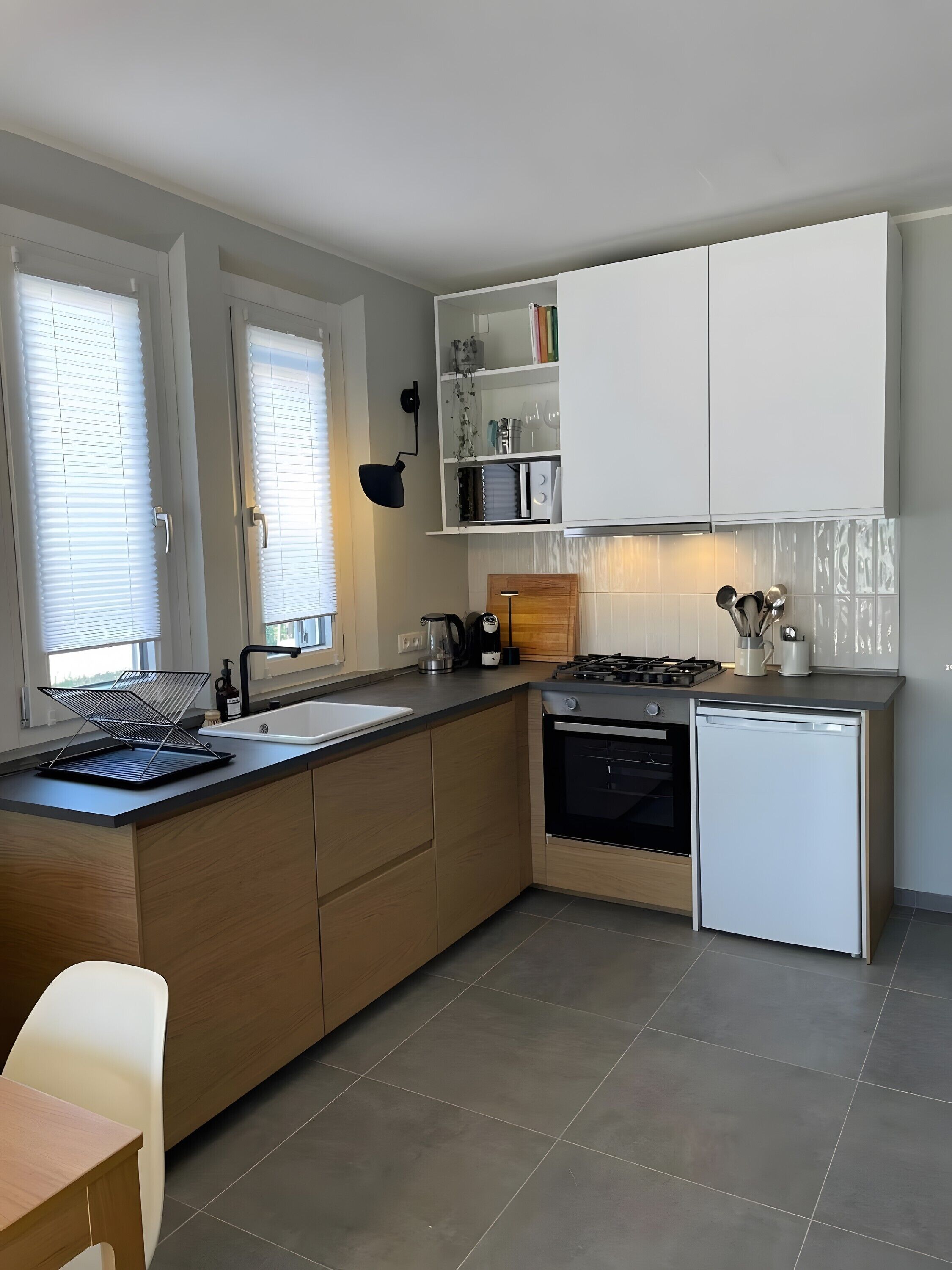 Kühlschrank, Mikrowelle, Ofen, Herdplatte