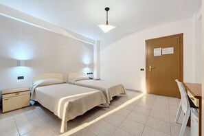 1 bedroom, WiFi, bed sheets - B&B with Window - 106 - Santangelo - Pool (Monte Sant'Angelo)