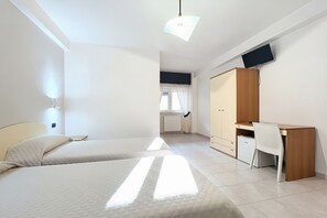 1 bedroom, WiFi, bed sheets - B&B with Window - 107 - Santangelo - Pool (Monte Sant'Angelo)