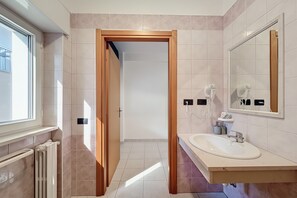 تجهيزات دش، مجففات شع ر، مناشف