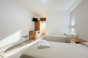 1 bedroom, WiFi, bed sheets - B&B with Window - 110 - Santangelo - Pool (Monte Sant'Angelo)