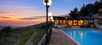 B&B with Window - 109 - Santangelo - Pool