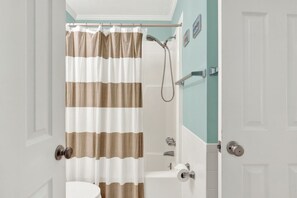 Towels - Fully equipped, 1 bedroom, 1 bath Bay front condo on Tybee Island with a pool (Tybee Island)