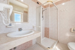 Shower, hair dryer, towels - B&B Sea View with Balcony - 243- Santangelo - Pool (Monte Sant'Angelo)