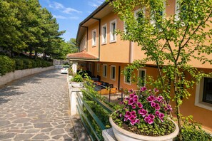 Property grounds - Bright Sea View B&B with Balcony - 345 - Santangelo - Pool (Monte Sant'Angelo)