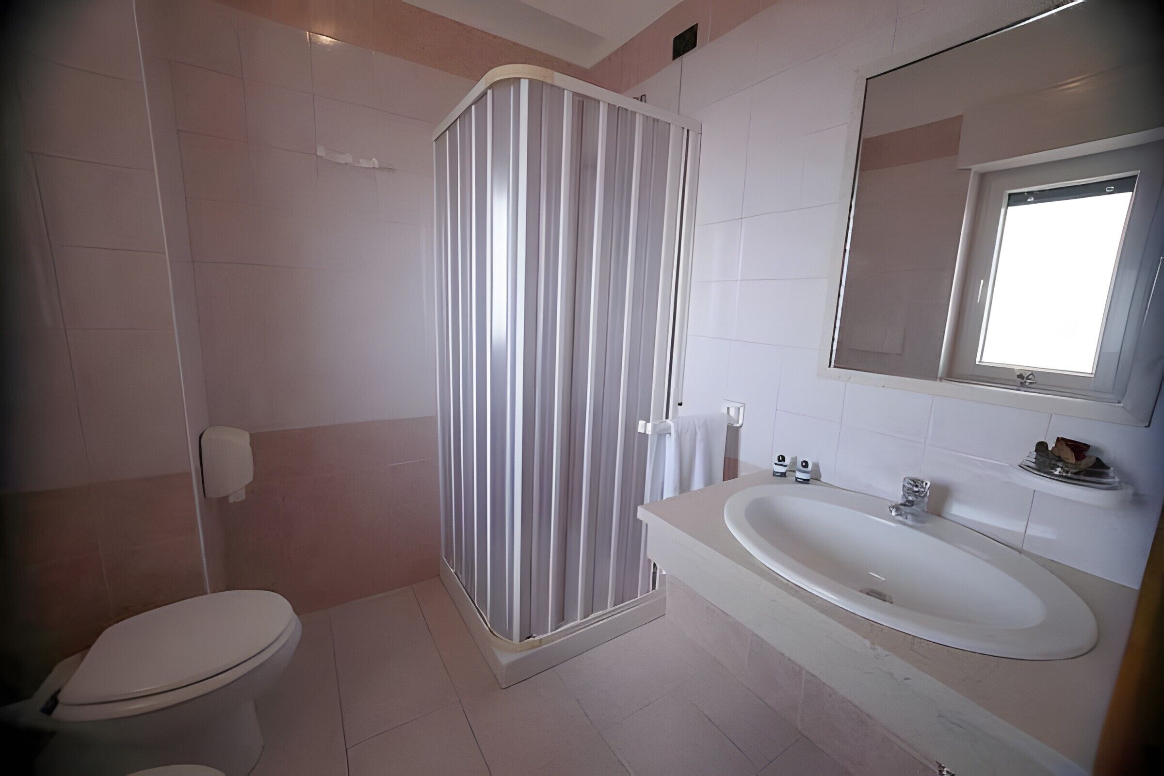 Een douche, een haardroger, handdoeken