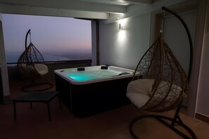 Indoor spa tub - Bright B&B with Balcony - 349 - Santangelo - Pool (Monte Sant'Angelo)