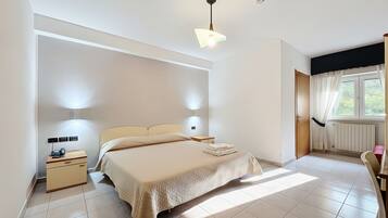 1 habitación, wifi y ropa de cama