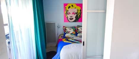 1 habitación, wifi y ropa de cama