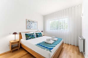 3 habitaciones, tabla de planchar con plancha, internet y ropa de cama 
