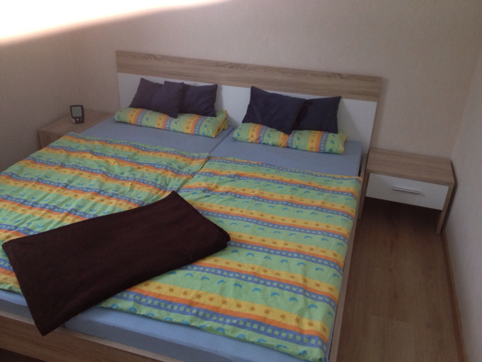 2 chambres, fer et planche à repasser