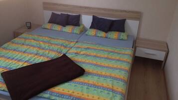 2 chambres, fer et planche Ă repasser