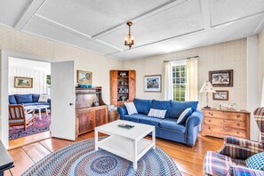 Televisión, futbolito, tenis de mesa y libros 