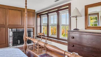 5 chambres, fer et planche à repasser, lit de bébé portatif