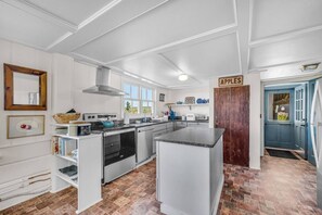 Réfrigérateur, four, plaque de cuisson, lave-vaisselle