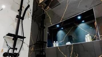 Twin Room | Bathroom | Shower, free toiletries, hair dryer, towels