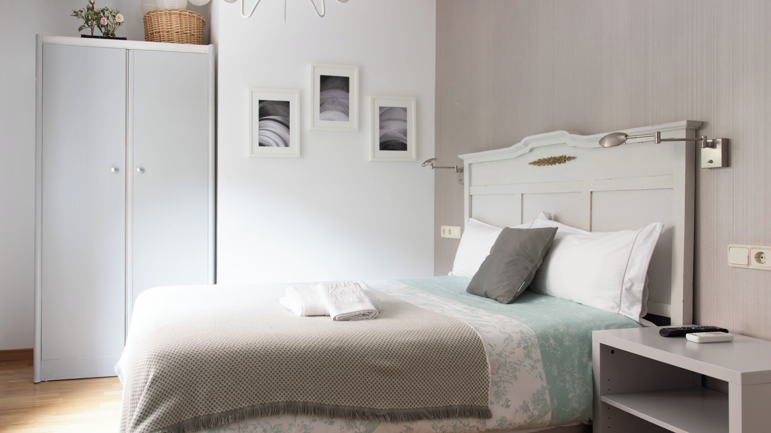 Habitació doble Deluxe | Decoració individual i wifi gratuïta 