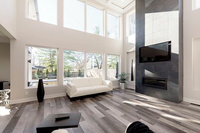 Spacious 5 BR Home w/ Pool, Outdoor Grill + Bar