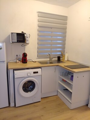 Fridge, microwave, stovetop, coffee/tea maker