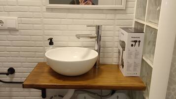 Ducha y secador de pelo