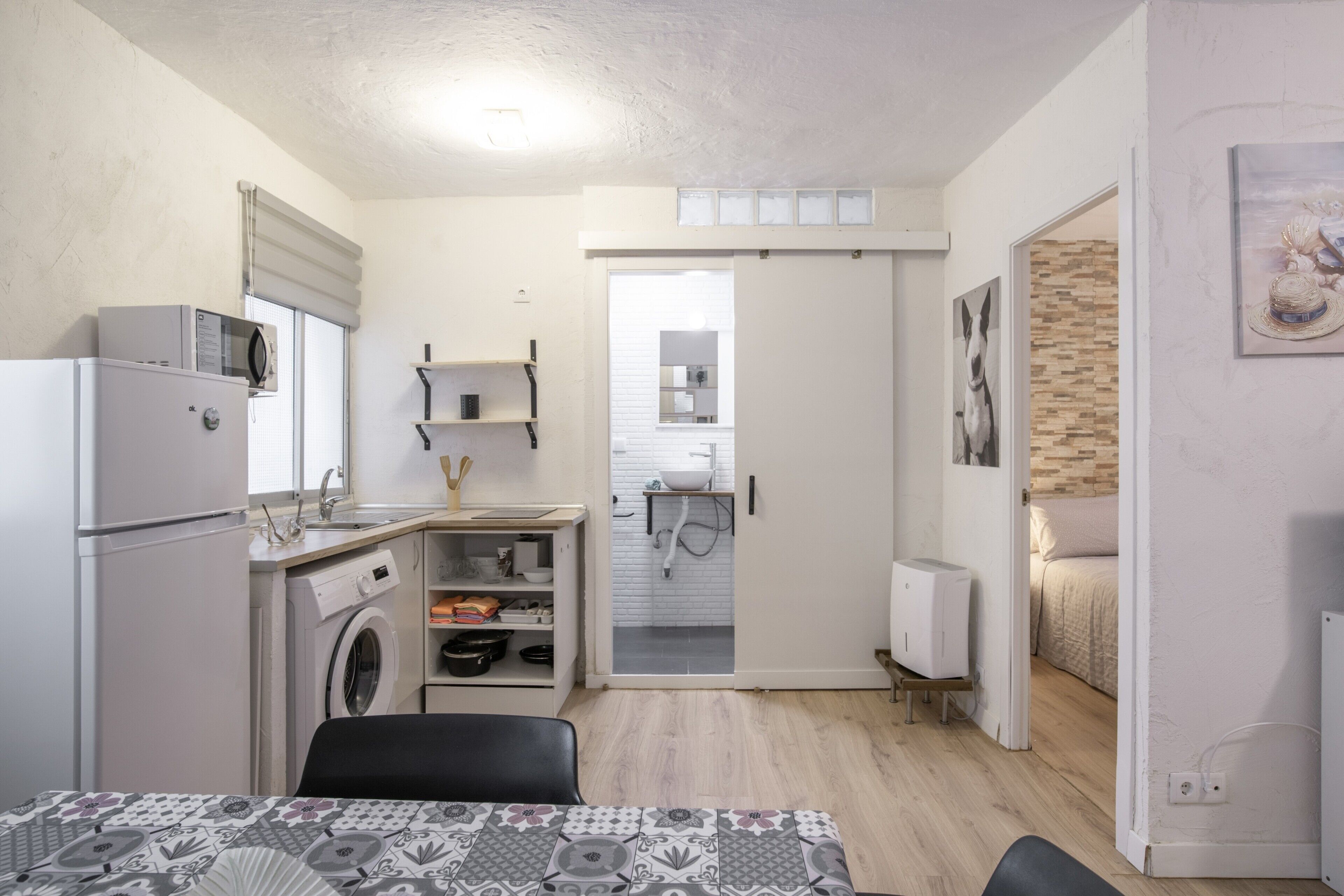 Iron/ironing board, WiFi, bed sheets