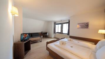 Double Room | In-room safe, desk, free WiFi