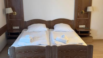 In-room safe, desk, free WiFi