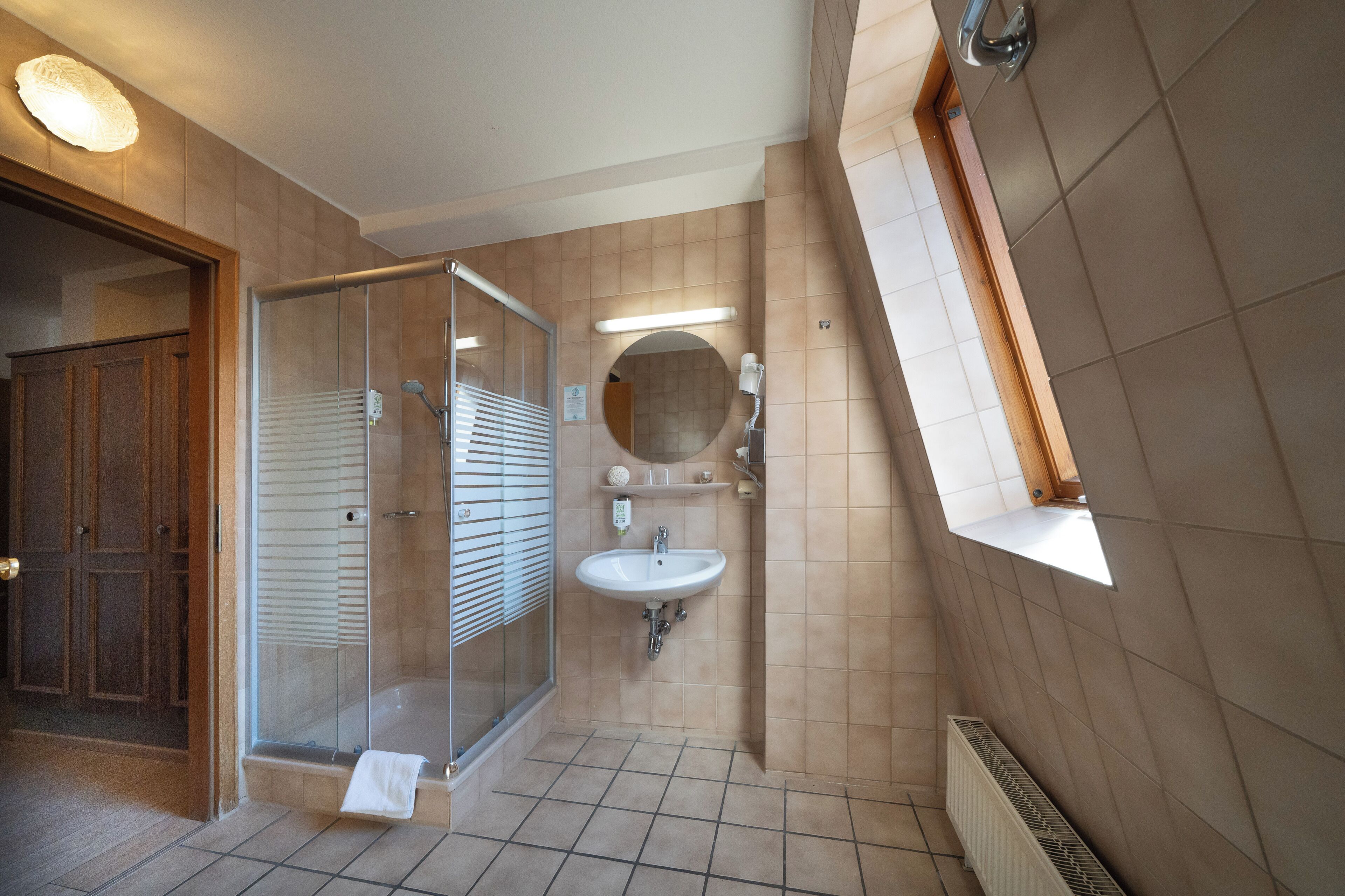 Double Room | Bathroom | Free toiletries, hair dryer, towels, soap