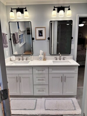 Shower, hair dryer, towels, soap - Beautiful Masters Rental 4 miles from Augusta National (Martinez)