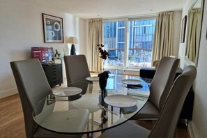 Interior - Charming Central London Riverside Apartment – Steps from the Heart of the City (London)