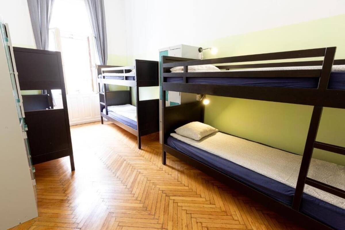 客房内保险箱、熨斗/熨衣板、免费 WiFi