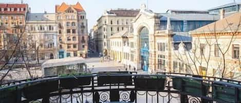 Dormitorio compartido Deluxe | Restaurante al aire libre