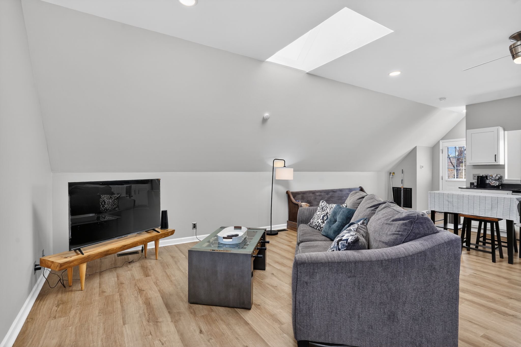 Una televisión, libros