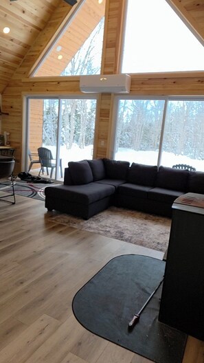 Living area - Off-grid cottage (Caraquet)
