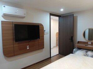 Basic Double Room, 1 Queen Bed | Television