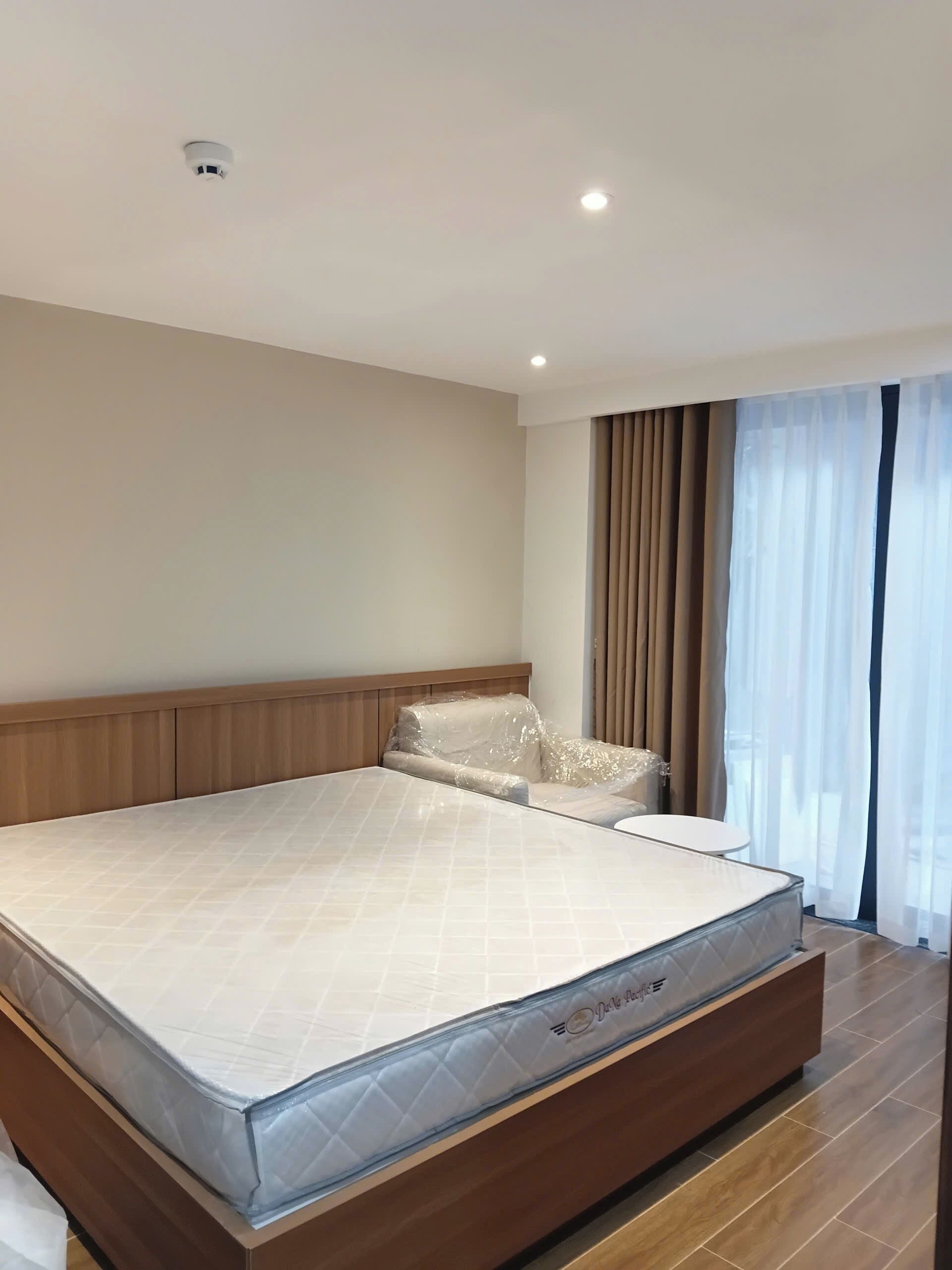 Basic Double Room, 1 Queen Bed | Desk, laptop workspace, blackout curtains, soundproofing