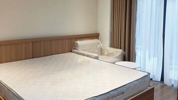 Basic Double Room, 1 Queen Bed | Desk, laptop workspace, blackout curtains, soundproofing