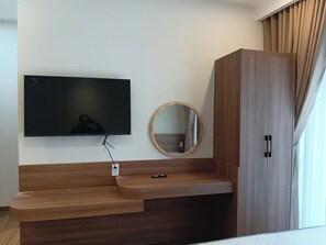 Deluxe Double Room | Television