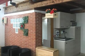 Private kitchen - Wonderful Holiday Home in the Historic Center of Naples in Piazza Bellini (Napoli)
