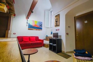Living area - Wonderful Holiday Home in the Historic Center of Naples in Piazza Bellini (Napoli)